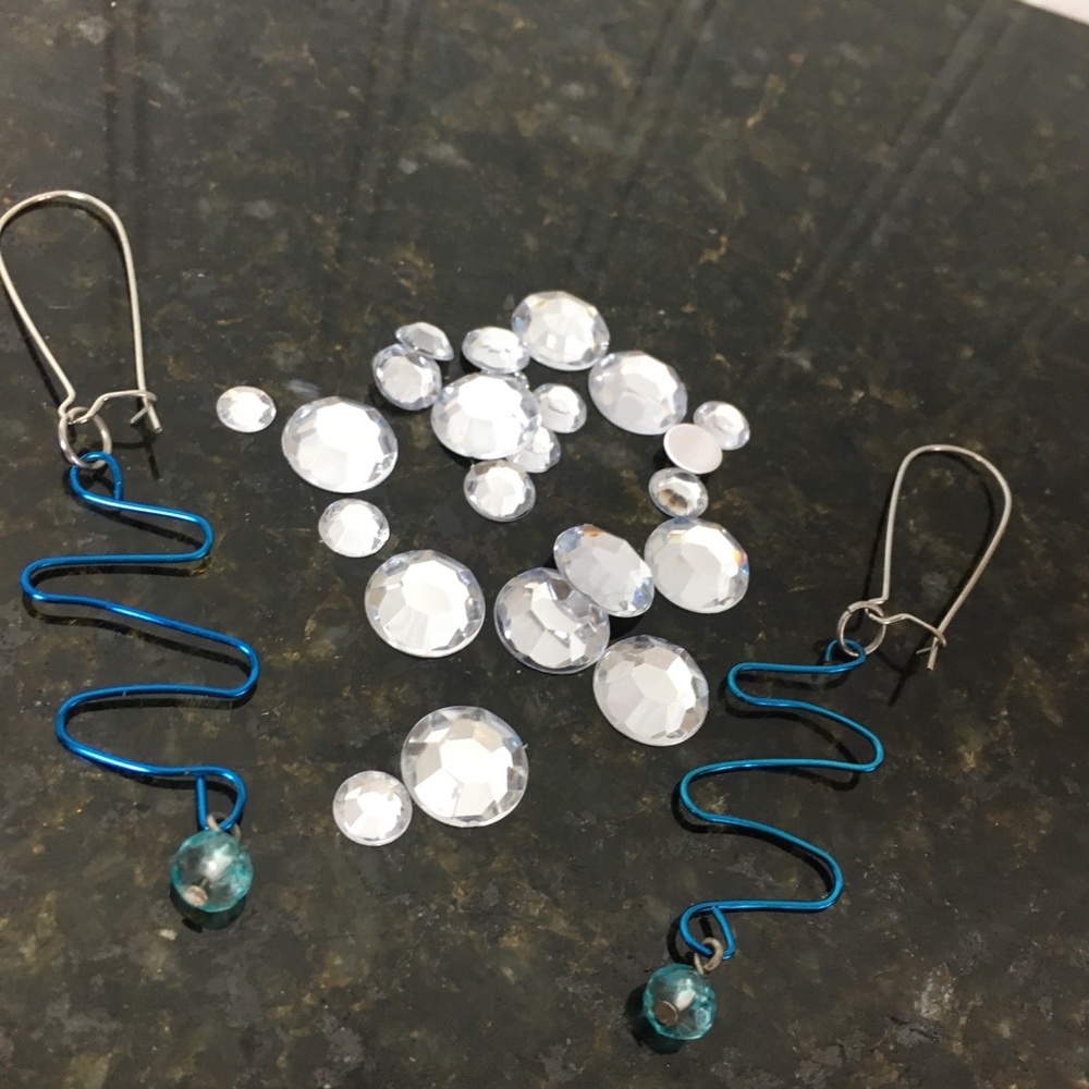 Bundle 2 pair earrings wire beads charms blue - Picture 6 of 6